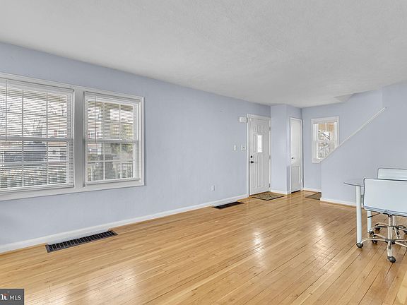 5th image of 21723 Saratoga Dr