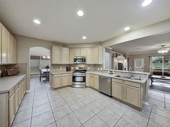 4th image of 15415 Redbud Dale Ct
