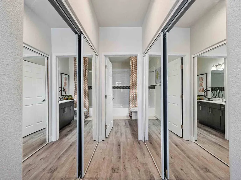 Zone Luxe, Glendale, AZ, Large Closets
