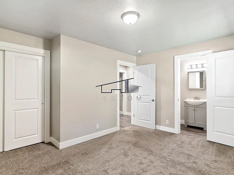 1334 Henderson Dr — Photo 14