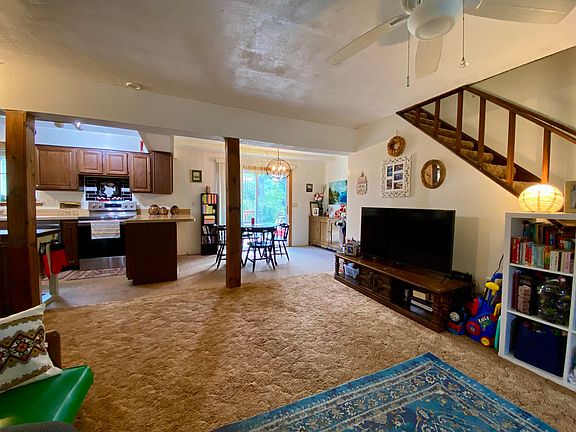 4th image of 9070 Walnut Dr