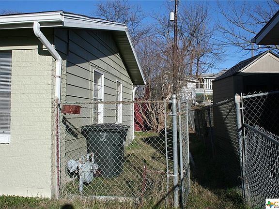 3rd image of 302 Currie Ave