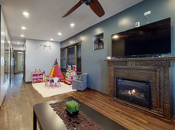 4th image of 4735 N Kostner Ave