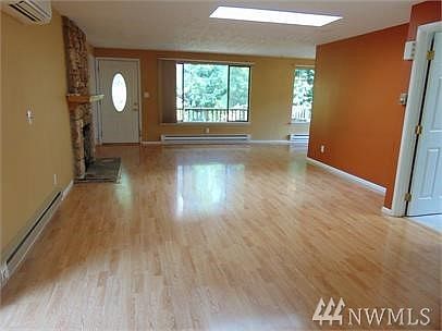 4th image of 740 E Ballantrae Dr