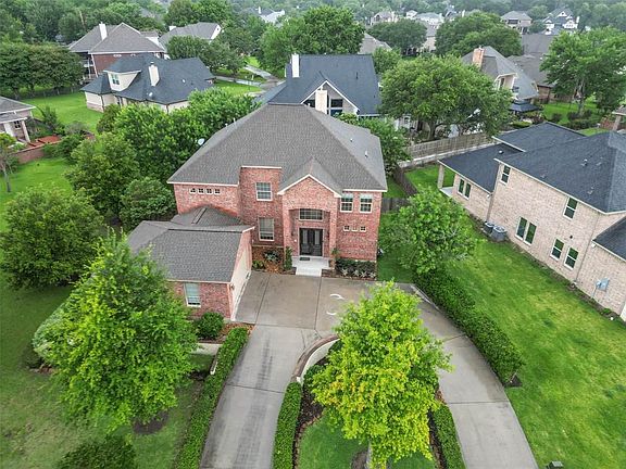 2nd image of 458 Edgewood Dr