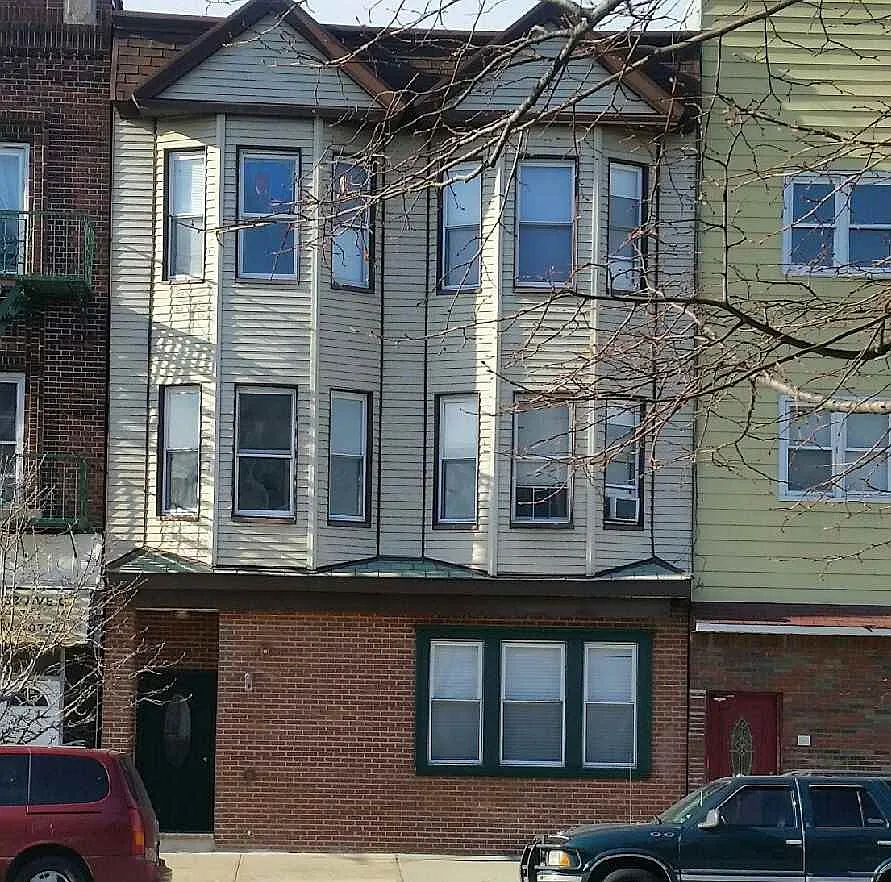 2 bed, 1.0 bath, 700 sqft, $2,000 — Photo 2