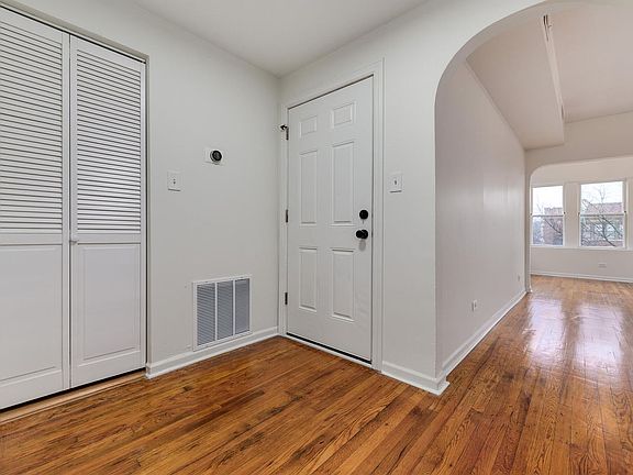 2nd image of 112 S Austin Blvd #2