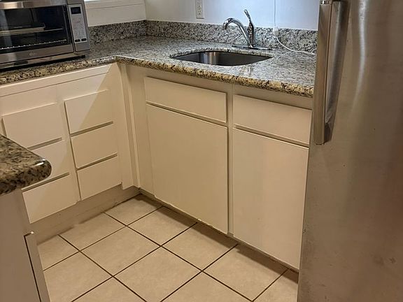 3rd image of 2011 & 2033 Oahu Ave #2033-B