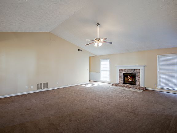 4th image of 340 Kempton Ct