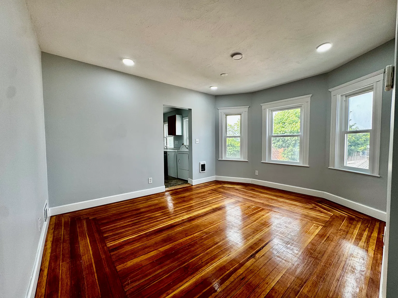 4 bed, 1200 sqft, $3,600 — Photo 4