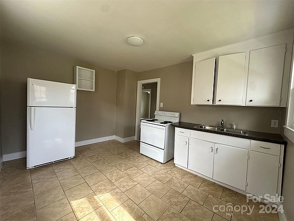 3rd image of 454 N Tradd St