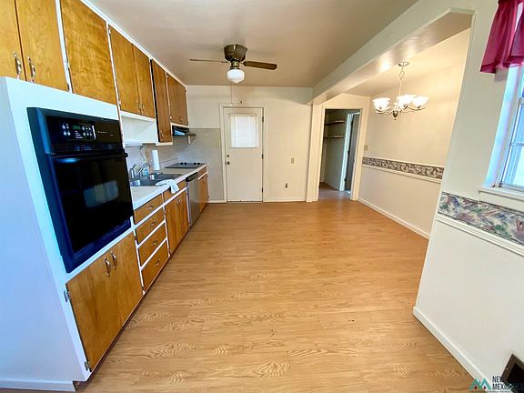 4th image of 1201 W Aspen Ave