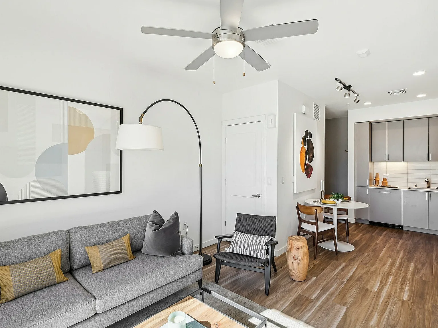 Aviary Apartments — Photo 1