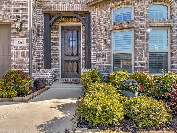 3rd image of 3424 Hawthorn Ln