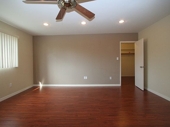 5th image of 12801 Moorpark St Unit 310