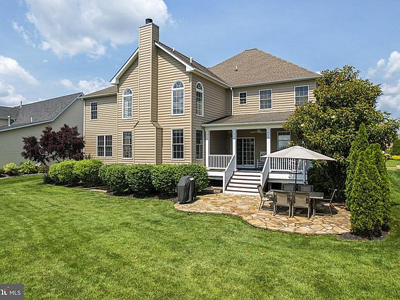 3rd image of 233 Summerfield Dr
