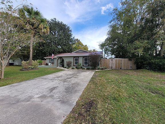 2nd image of 1557 SE Pinwheel Dr