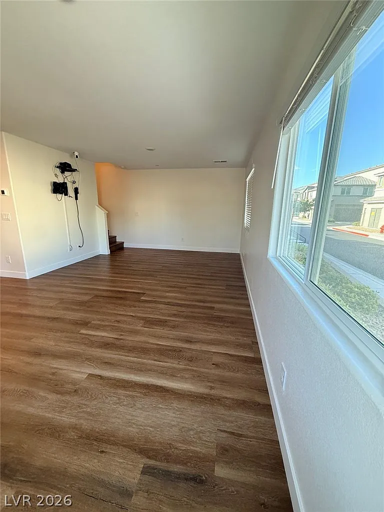 3 bed, 2.5 bath, 1437 sqft, $2,050 — Photo 3