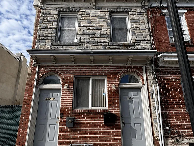302 E 11th St — Photo 1