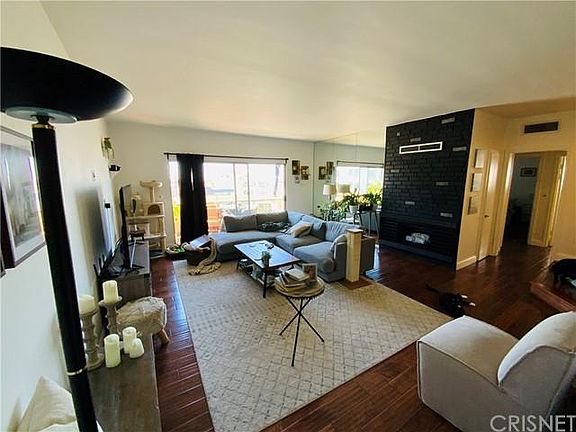 2nd image of 11820 Mayfield Ave APT 318