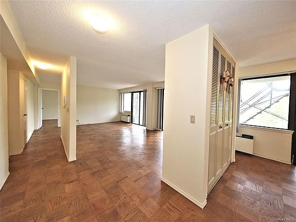 2nd image of 15 Stewart Pl APT 6F