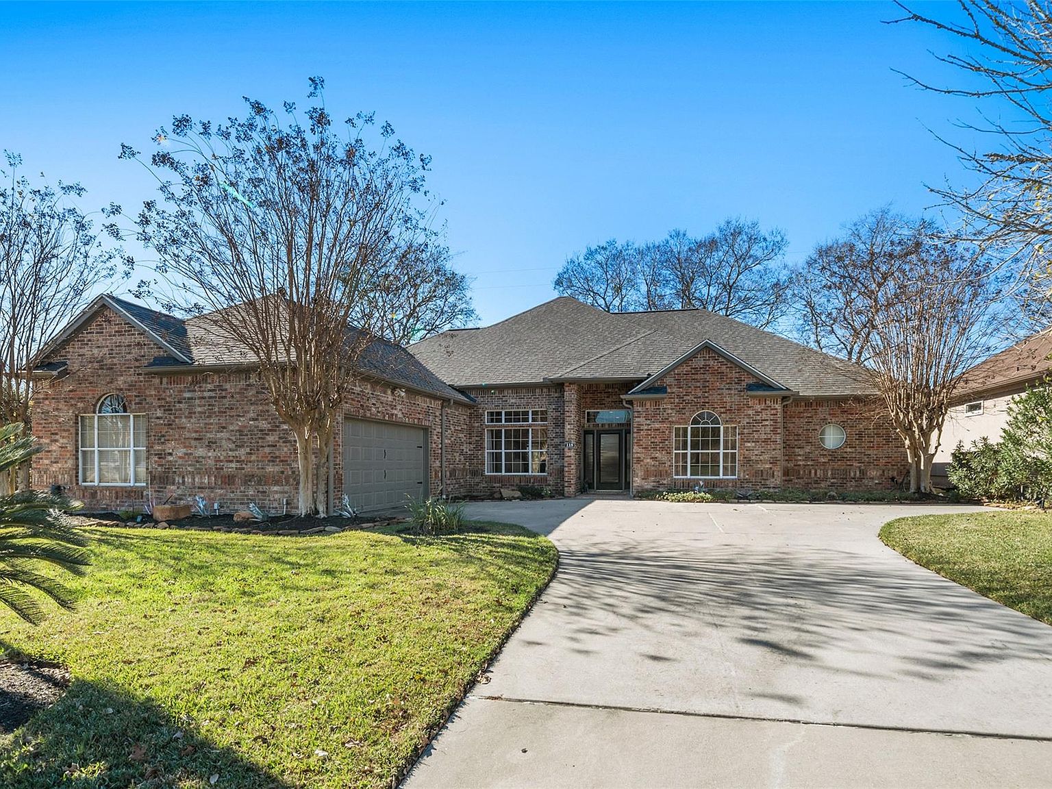 118 Hillsborough Dr W