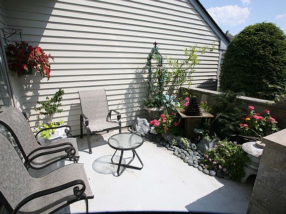 3rd image of 28 Fowler Dr