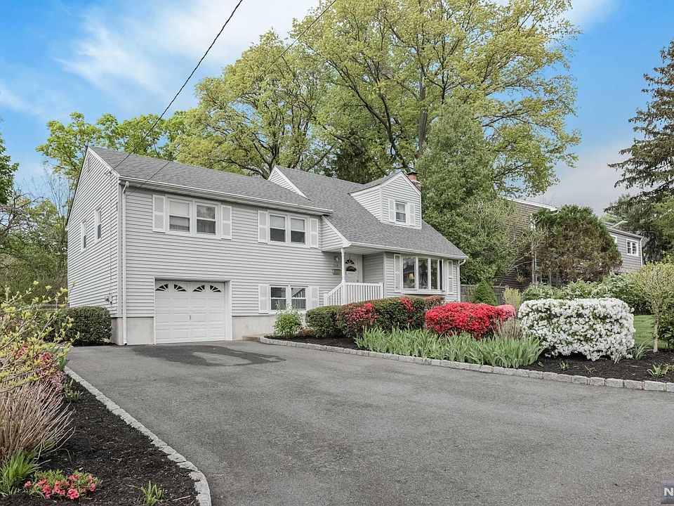 1st image of 166 Vivian Ave