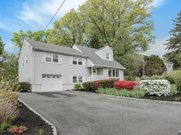 166 Vivian Ave, Emerson, NJ 07630