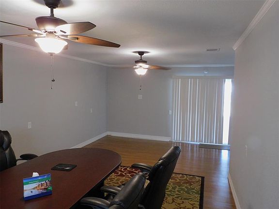 5th image of 2434 Oleander Dr