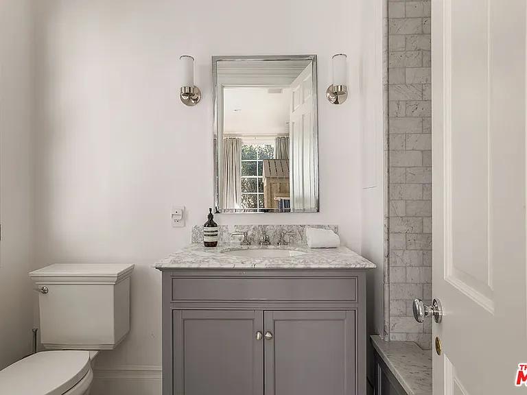 1460 N Doheny Dr — Photo 11