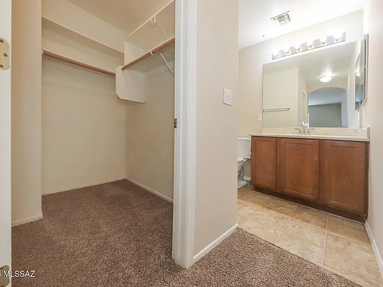 2416 W Chris Oliver Way — Photo 15
