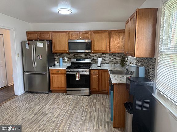 5th image of 106 E Lunenburg Dr