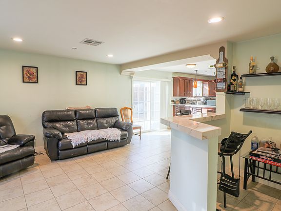4th image of 15089 La Mesa St