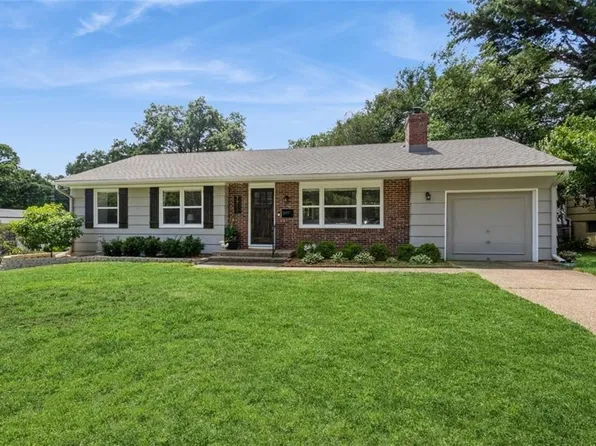 7718 Pawnee Dr, Prairie Village, KS 66208