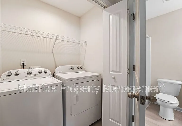 957 Madrid Ct — Photo 16