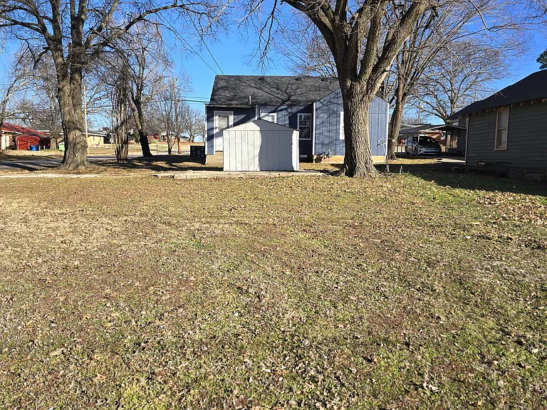 1523 N Barta Ave — Photo 3