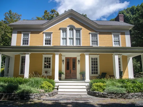 37 Morehouse Lane, Red Hook, NY 12571