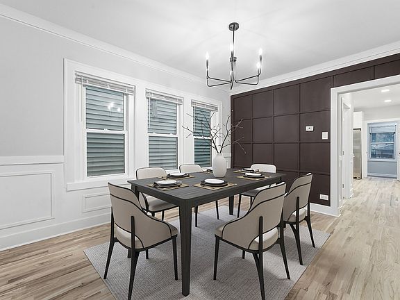 3rd image of 623 E 88th Pl