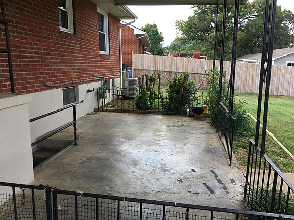 2nd image of 1753 Victoria St