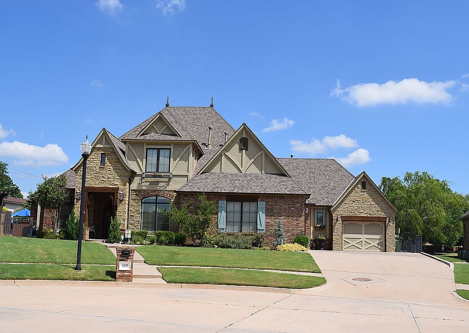 1st image of 405 Cedarburg Ct