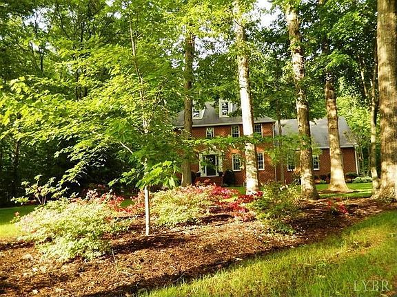 3rd image of 204 Kingston Dr