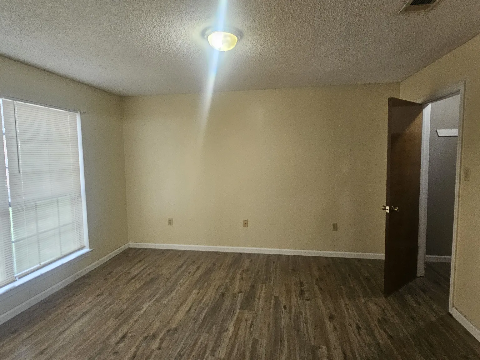 2 bed, 1038 sqft, $950 — Photo 2