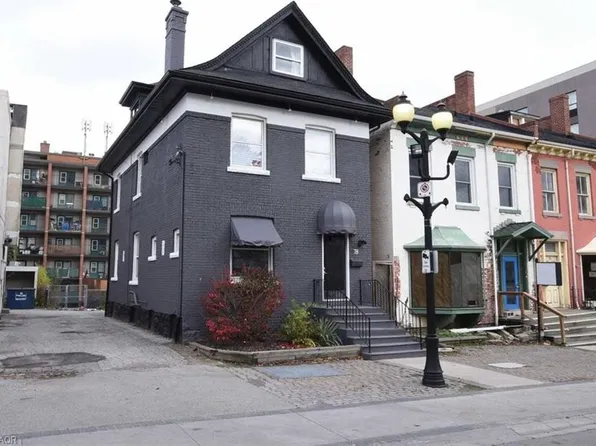 78 George St, Hamilton, ON L8P 1C9