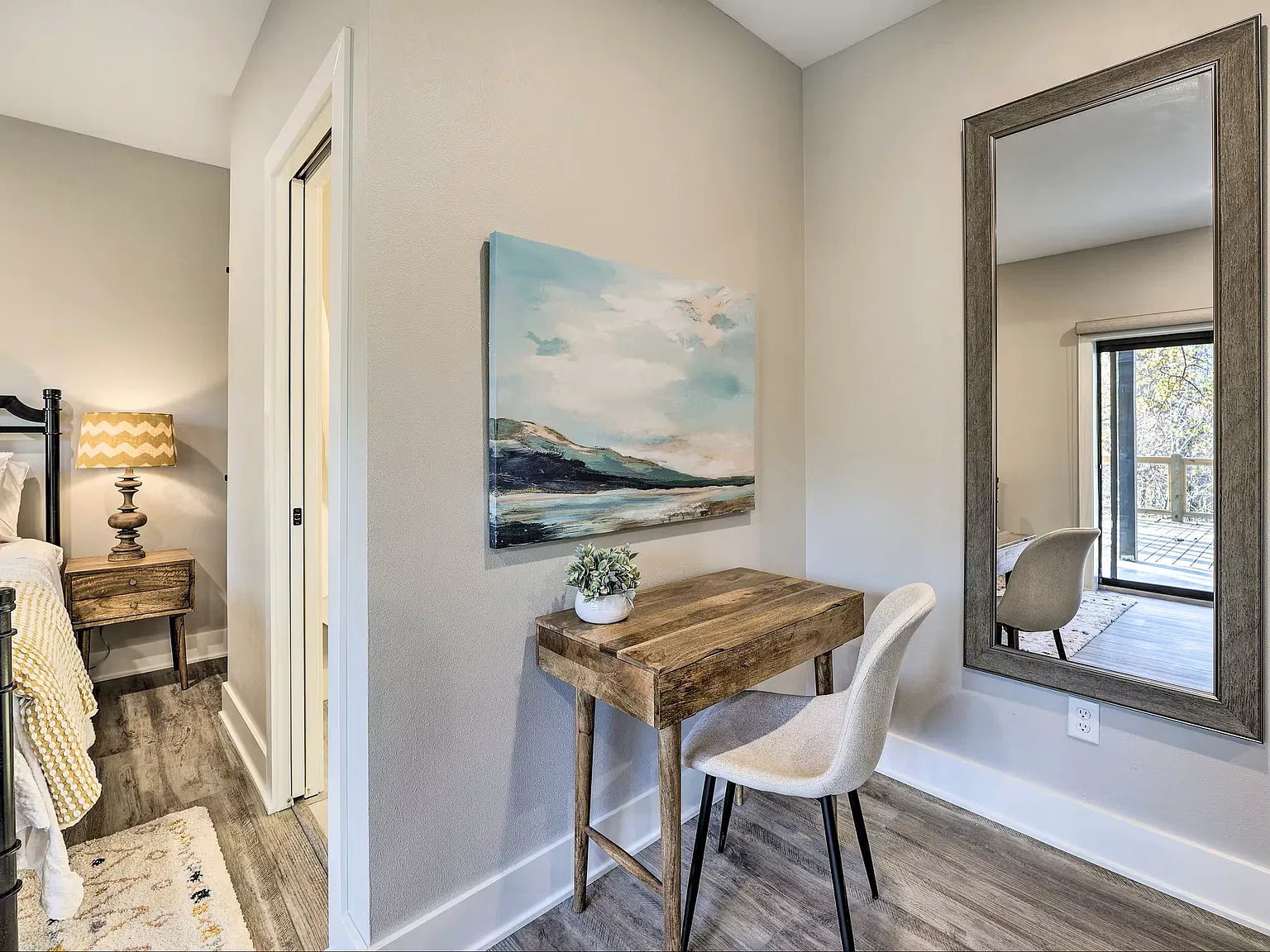 4 bed, 1953 sqft, $2,300 — Photo 2