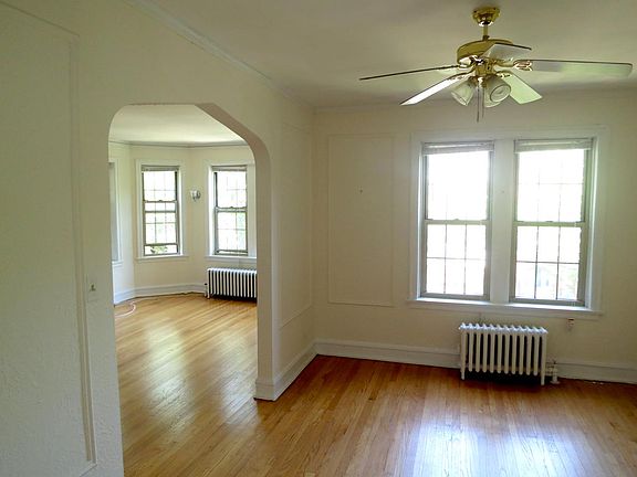 5th image of 1633 W Fargo Ave #1