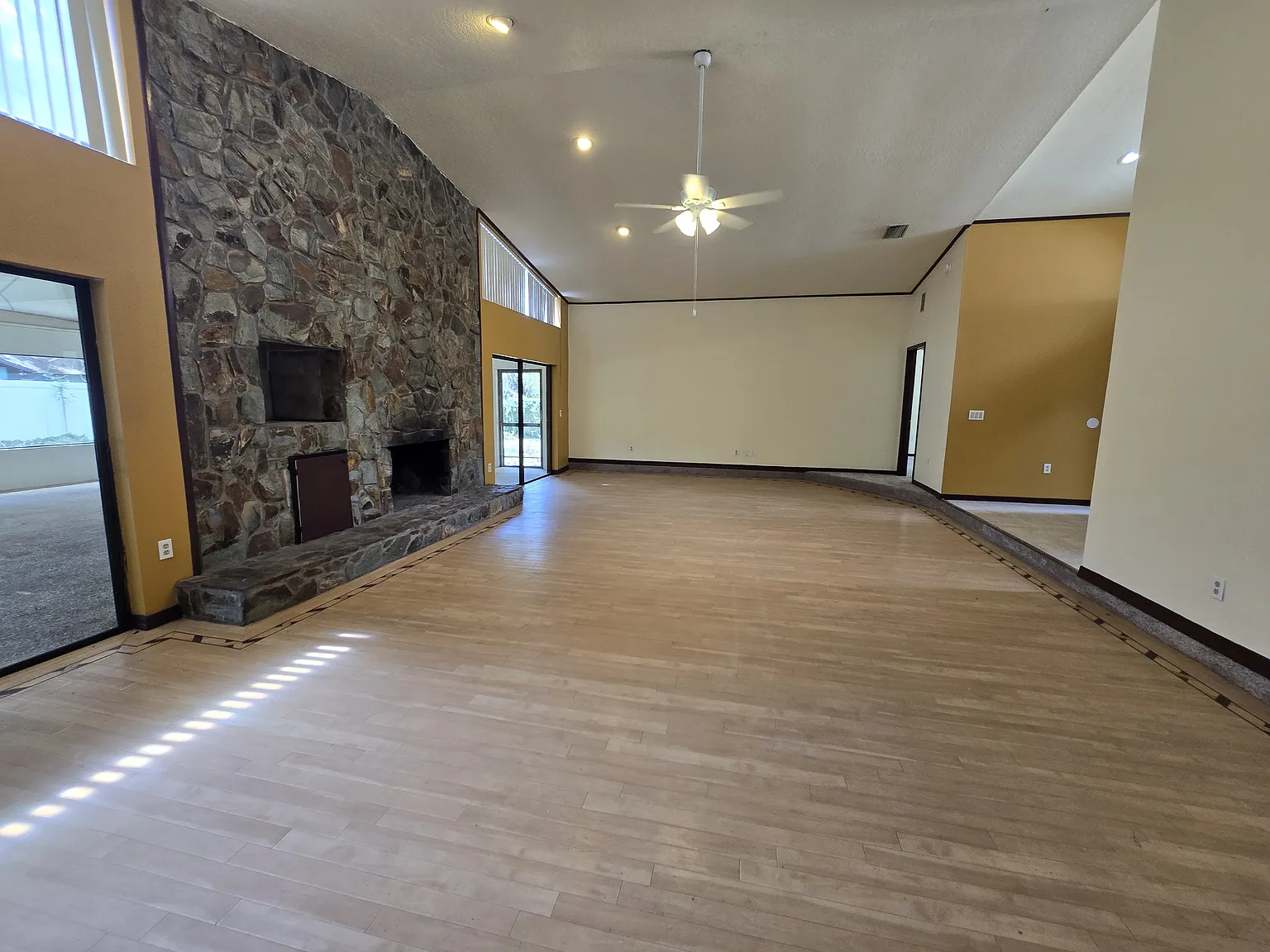 3 bed, 2104 sqft, $2,300 — Photo 3