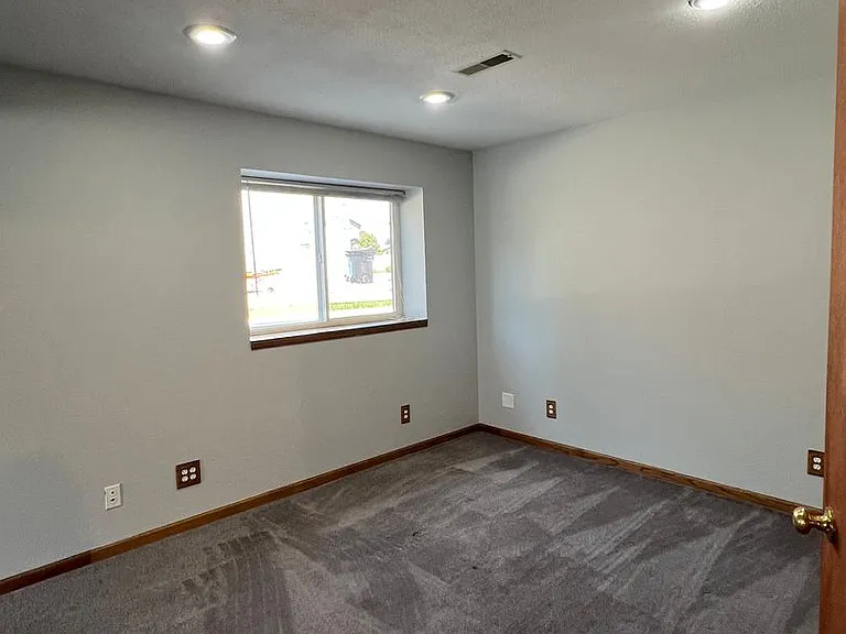 549 Hanover Dr — Photo 13