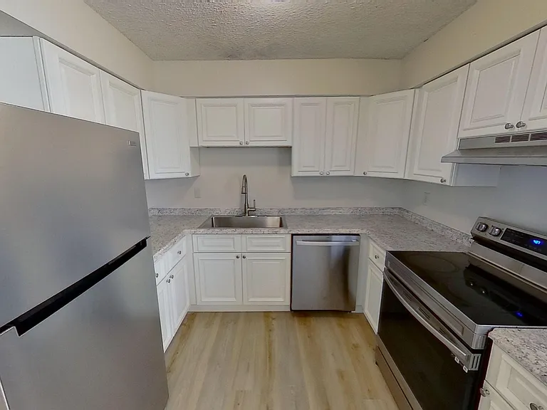 35 Parkwood St #2 — Photo 9