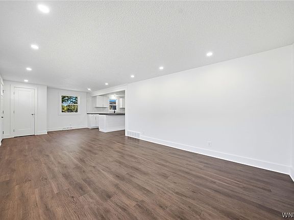 4th image of 43 Barone Cir